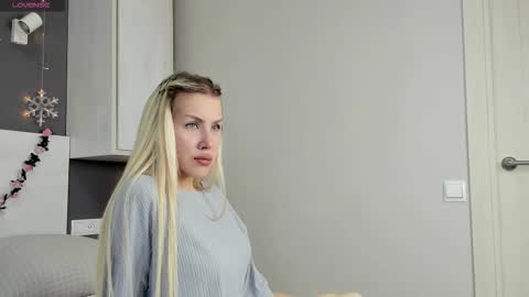 Snapshot of magnificent_angel chatting on 11-28-25, 01:03 Sasha online show from 11-28-25, 01:03