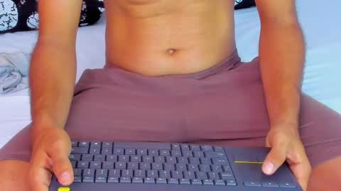 Snapshot of magnus_alejo chatting on 11-25-25, 11:32 Magnus Alejo online show from 11-25-25, 11:32