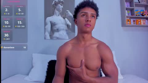 Snapshot of magnusking_ chatting on 10-19-25, 11:05 Magnus King online show from 10-19-25, 11:05