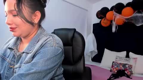 Mahra Zoe online show from 10-22-25, 10:42