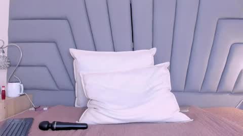 maia_520 online show from 04-21-26, 01:42