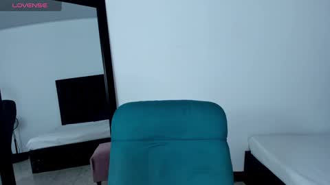 Snapshot of maia_davies chatting on 01-18-25, 05:15 Maia online show from 01-18-25, 05:15