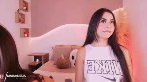 MAIA  LIA  online show from 10-29-25, 10:00