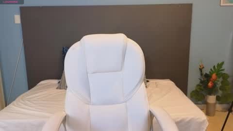 Maiaa Ruiz  online show from 12-20-24, 04:25