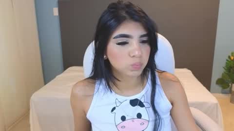 Maiaa Ruiz  online show from 01-17-25, 01:46