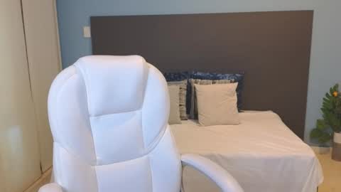 Maiaa Ruiz  online show from 01-18-25, 04:42