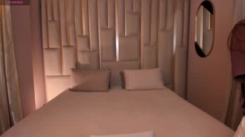  Maia  online show from 09-20-25, 06:42