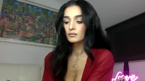 Snapshot of maiamaiamaia chatting on 10-15-25, 08:42 maia online show from 10-15-25, 08:42
