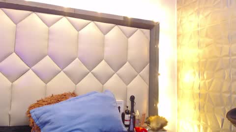 Maia  online show from 01-22-25, 08:49