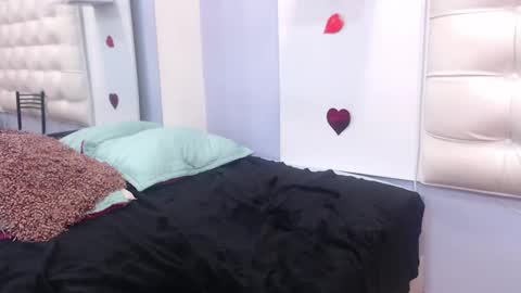 Maia  online show from 03-12-25, 06:33