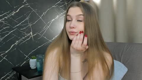 Snapshot of maidabuoy chatting on 02-11-25, 02:13 Lucy online show from 02-11-25, 02:13