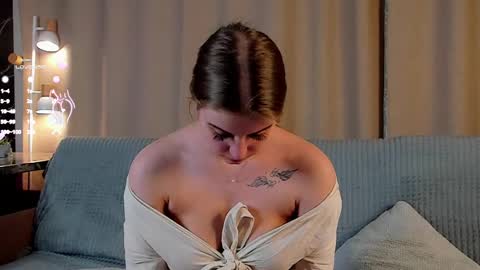 Snapshot of maidabuoy chatting on 02-27-25, 01:38 Lucy online show from 02-27-25, 01:38