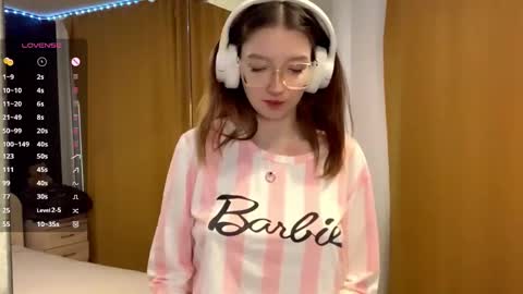 Snapshot of maidacompston chatting on 10-14-25, 09:10 Elina online show from 10-14-25, 09:10