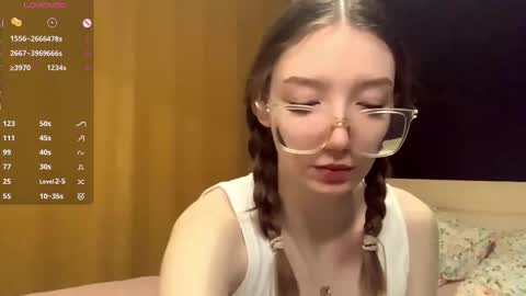 Snapshot of maidacompston chatting on 10-25-25, 08:33 Elina online show from 10-25-25, 08:33