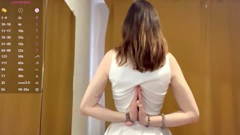 Snapshot of maidacompston chatting on 10-26-25, 10:21 Elina online show from 10-26-25, 10:21