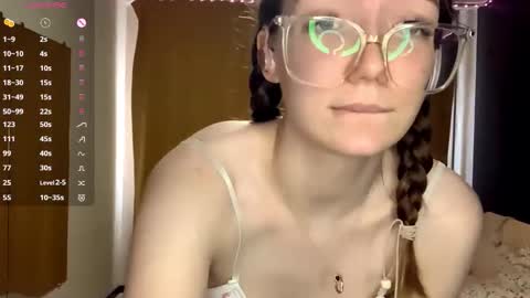 Snapshot of maidacompston chatting on 10-29-25, 08:16 Elina online show from 10-29-25, 08:16