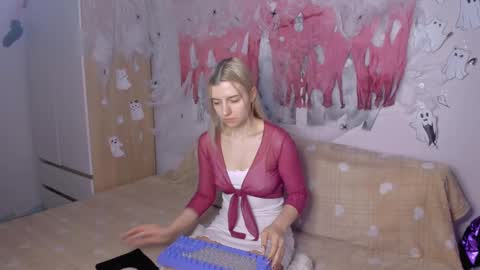 Your kitty online show from 12-10-24, 03:09