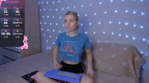 Your kitty online show from 10-19-25, 03:34