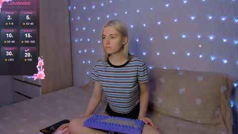 Your kitty online show from 11-15-25, 04:03