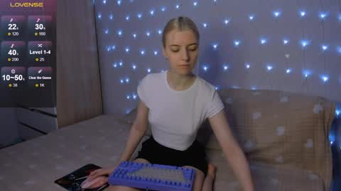 Your kitty online show from 04-26-26, 03:53