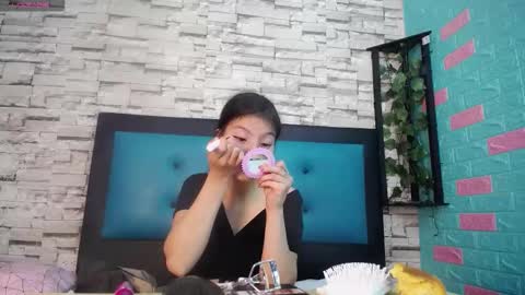 Snapshot of maily_can chatting on 09-17-25, 12:29  MAILY CAN  online show from 09-17-25, 12:29