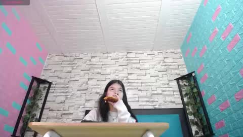 Snapshot of maily_can chatting on 09-22-25, 12:29  MAILY CAN  online show from 09-22-25, 12:29