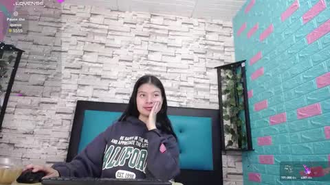 Snapshot of maily_can chatting on 09-27-25, 12:43  MAILY CAN  online show from 09-27-25, 12:43