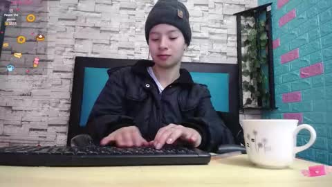 Snapshot of maily_can chatting on 10-04-25, 12:25  MAILY CAN  online show from 10-04-25, 12:25