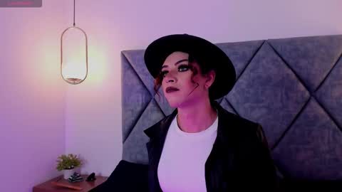 Snapshot of maiskeenzamara chatting on 12-15-25, 02:54 Zamara.... online show from 12-15-25, 02:54