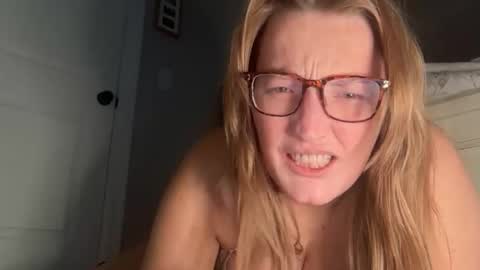 Snapshot of maisystellaxx chatting on 03-13-26, 01:23 maisystellaxx online show from 03-13-26, 01:23