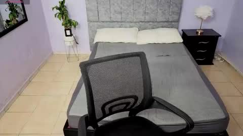 MAITE STONE1 online show from 12-18-25, 03:12