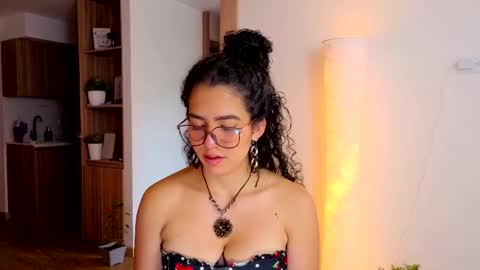 Snapshot of maithe_perroni chatting on 04-10-26, 08:24 Lauu online show from 04-10-26, 08:24