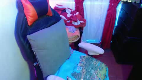 Snapshot of maitte_22 chatting on 02-09-25, 12:49 Hello friends Im on another account    online show from 02-09-25, 12:49