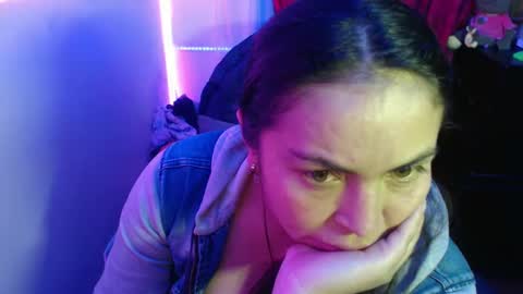 Snapshot of maitte_22 chatting on 02-13-25, 01:40 Hello friends Im on another account    online show from 02-13-25, 01:40