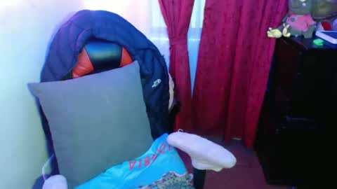 Snapshot of maitte_22 chatting on 02-14-25, 10:49 Hello friends Im on another account    online show from 02-14-25, 10:49