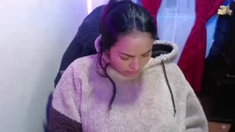 Snapshot of maitte_22 chatting on 02-20-25, 01:36 Hello friends Im on another account    online show from 02-20-25, 01:36