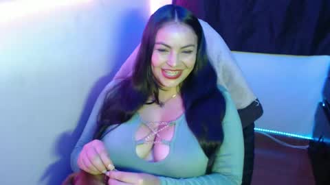 Snapshot of maitte_22 chatting on 02-22-25, 01:55 Hello friends Im on another account    online show from 02-22-25, 01:55