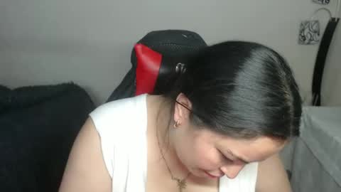 Snapshot of maitte_22 chatting on 10-28-25, 02:04 Hello friends Im on another account    online show from 10-28-25, 02:04