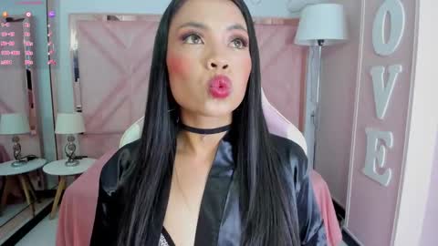 Snapshot of maiyajoness chatting on 10-15-25, 04:01 maiyajoness online show from 10-15-25, 04:01