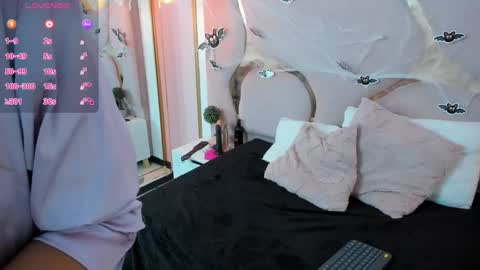 Snapshot of maiyajoness chatting on 10-21-25, 04:13 maiyajoness online show from 10-21-25, 04:13