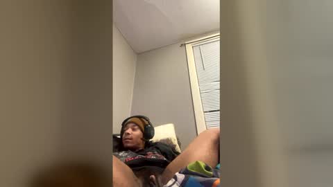 Snapshot of mak232000 chatting on 12-15-25, 09:24 mak online show from 12-15-25, 09:24