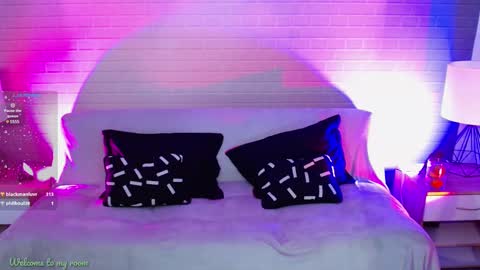 Snapshot of makarena_medina chatting on 02-27-25, 06:18 Makarena  online show from 02-27-25, 06:18