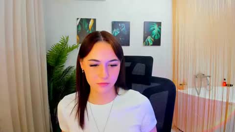 Snapshot of makeyouehappy chatting on 11-28-25, 12:19 makeyouehappy online show from 11-28-25, 12:19