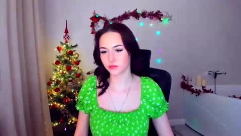 Snapshot of makeyouehappy chatting on 12-16-25, 12:10 makeyouehappy online show from 12-16-25, 12:10