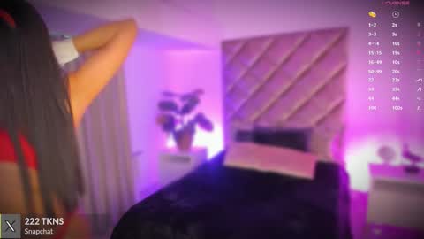 Snapshot of malaia_hills chatting on 10-24-25, 06:37 Call Me Mala online show from 10-24-25, 06:37