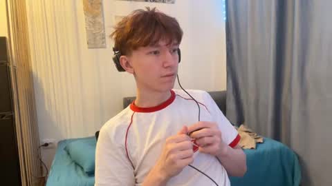 Snapshot of malcolm_yang chatting on 12-19-25, 09:27 Tom and Mark 3 online show from 12-19-25, 09:27