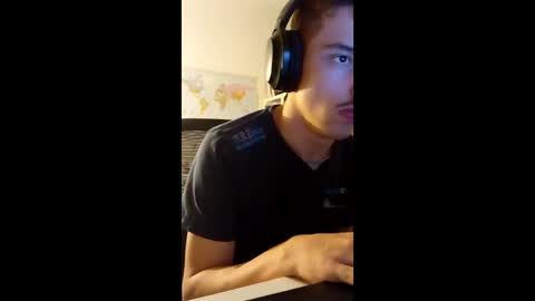 Snapshot of male20y chatting on 05-08-26, 01:22 male20y online show from 05-08-26, 01:22