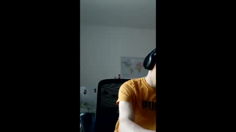 Snapshot of male20y chatting on 05-28-26, 04:48 male20y online show from 05-28-26, 04:48