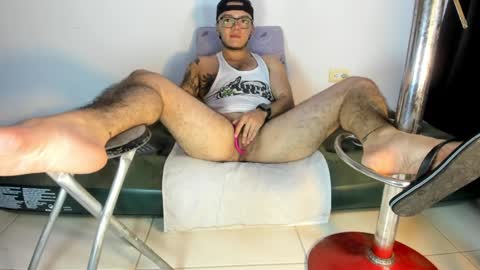 Snapshot of male_pussy chatting on 01-18-25, 02:03 ADAM online show from 01-18-25, 02:03