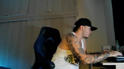 Snapshot of male_pussy chatting on 09-10-25, 09:53 ADAM online show from 09-10-25, 09:53